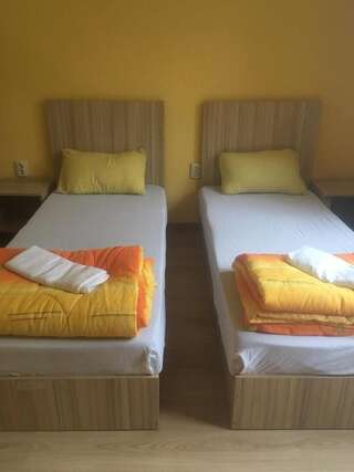 Хостелы Hostel 123 София Односпальная кровать в общем номере с 6 кроватями-5